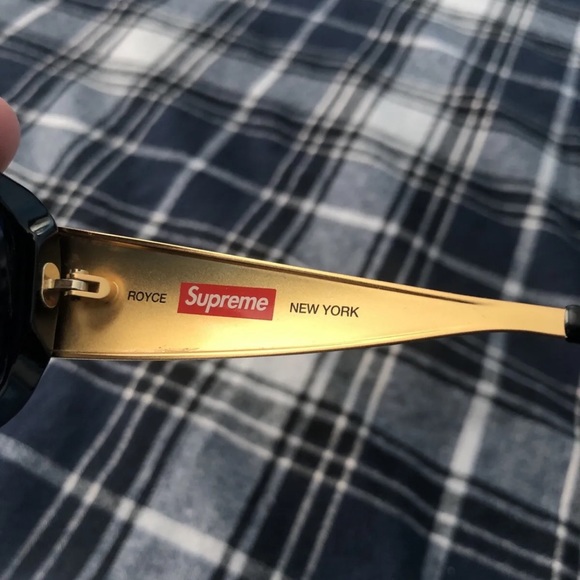 Supreme - Picture 7 of 8